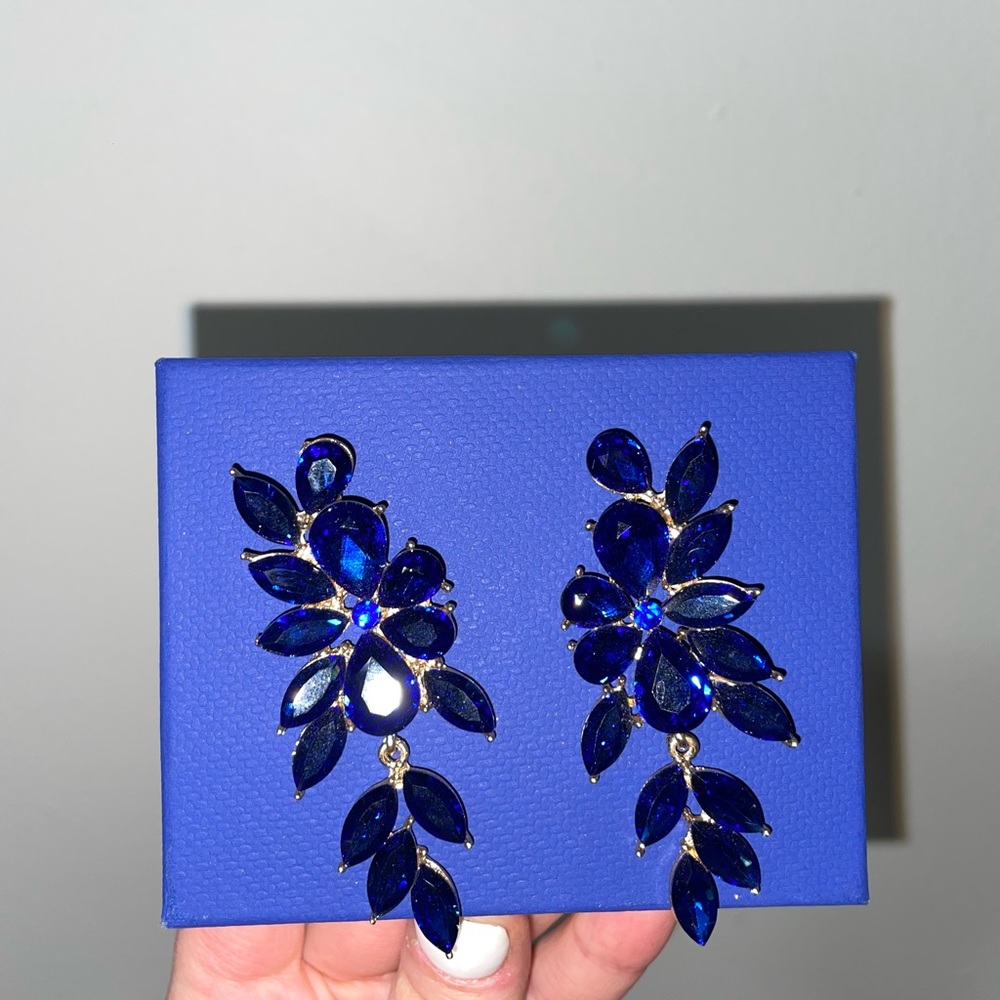 Vintage royalty earrings 💙 electric blue color BRAND NEW